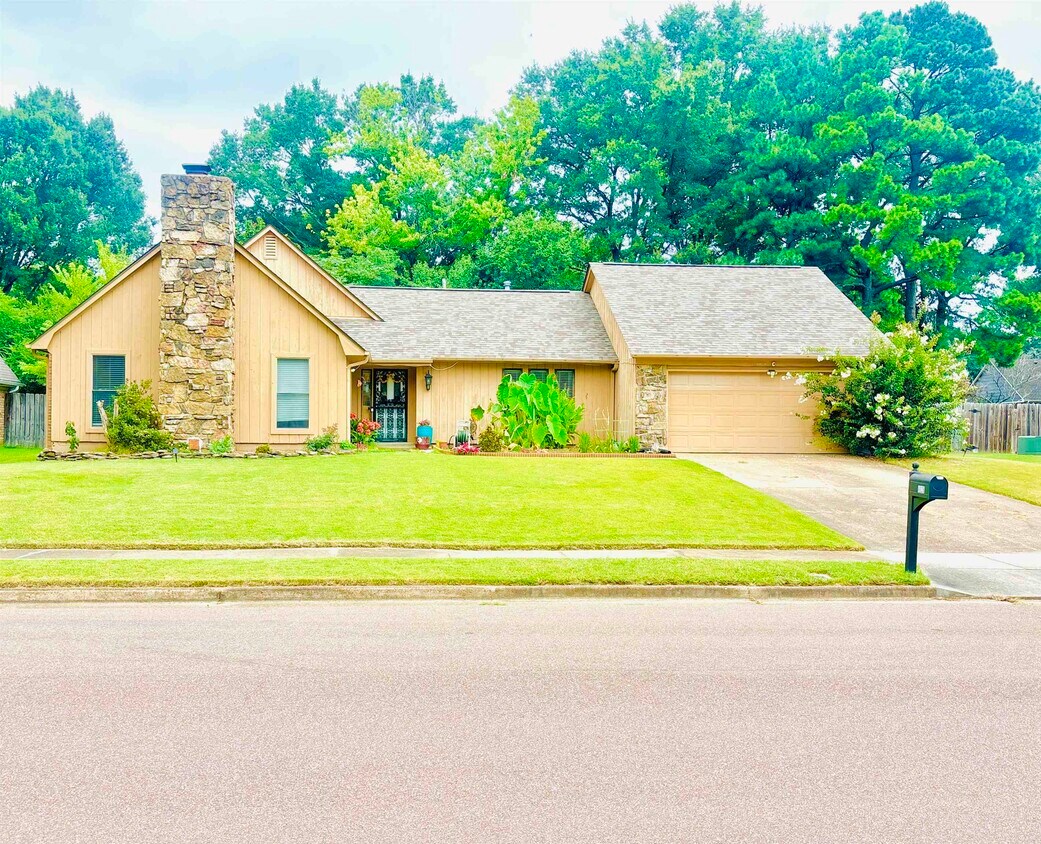Primary Photo - 8028 Bandye Ln