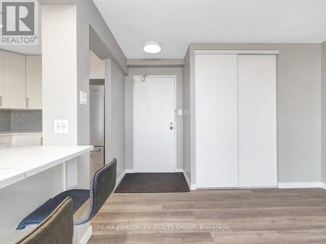 Building Photo - 665 Bathgate Dr