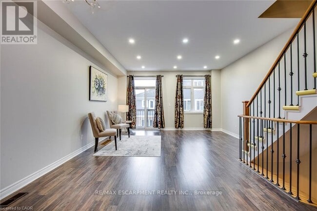 Building Photo - 991 Reimer Common