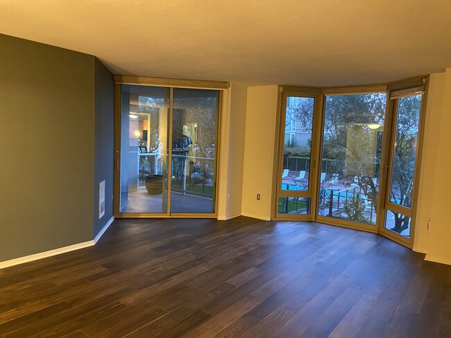 Deck off living room - 88 King St
