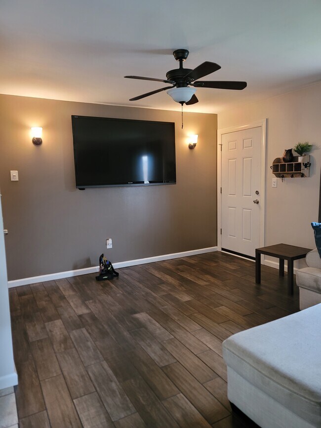 Building Photo - 4012 E 27th St