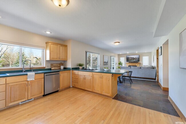 Building Photo - 1702 Cutter Ln