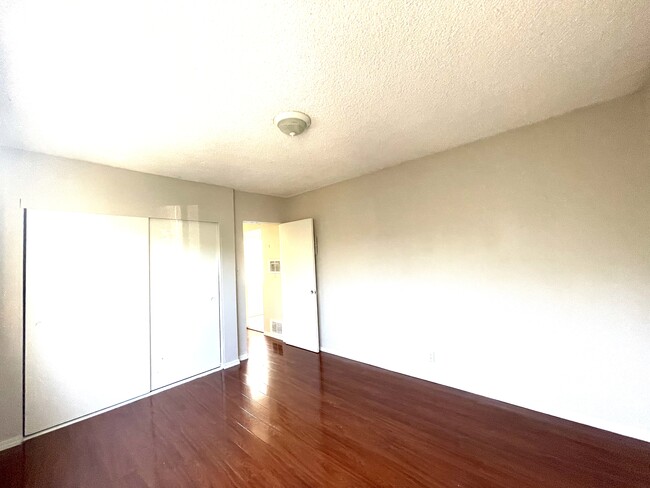 Foto del edificio - 701 W Newmark Ave