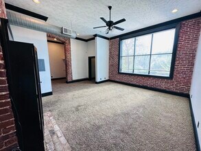 Building Photo - 217 E Deaderick St