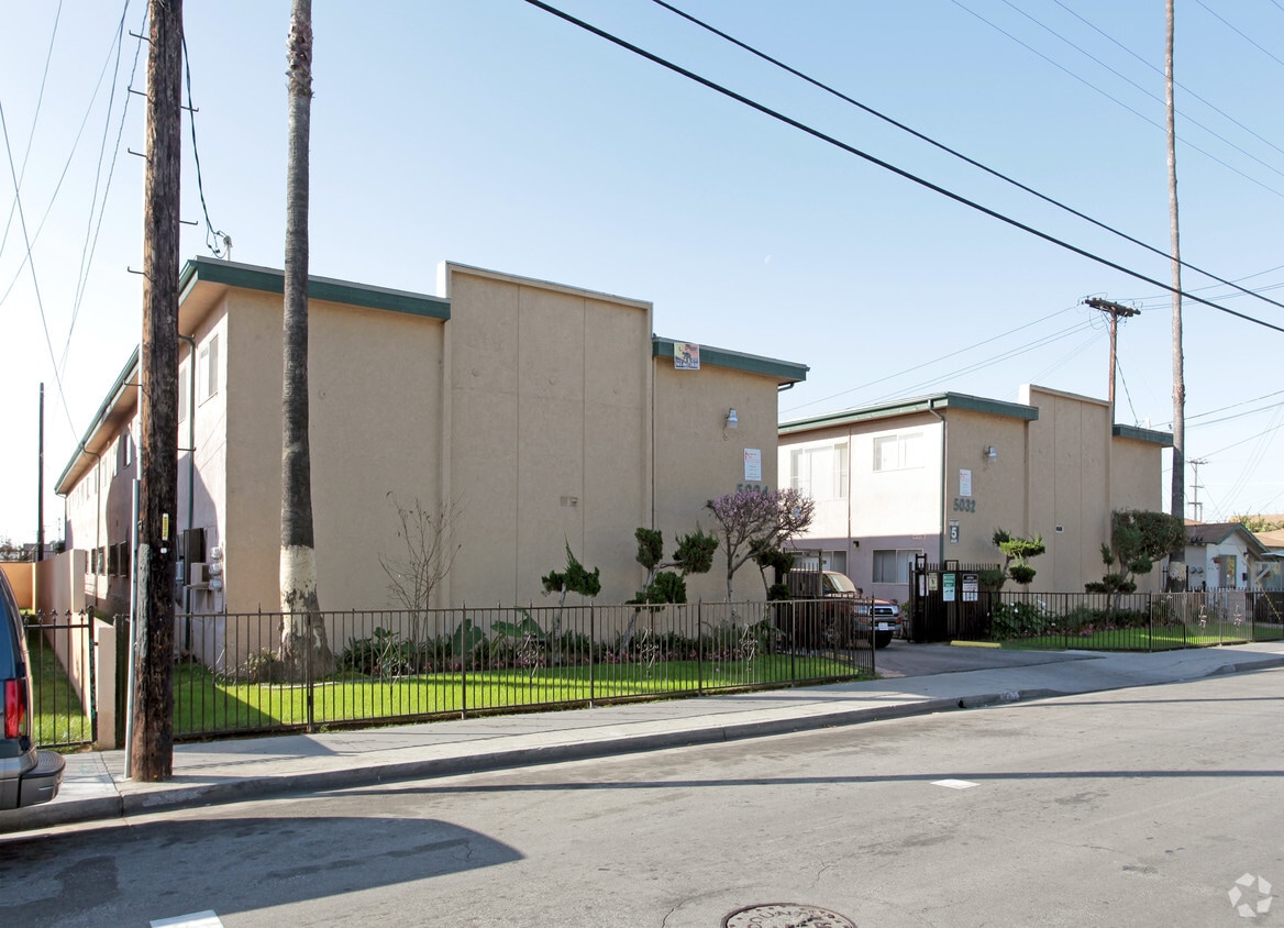 Primary Photo - 5032 Elizabeth St