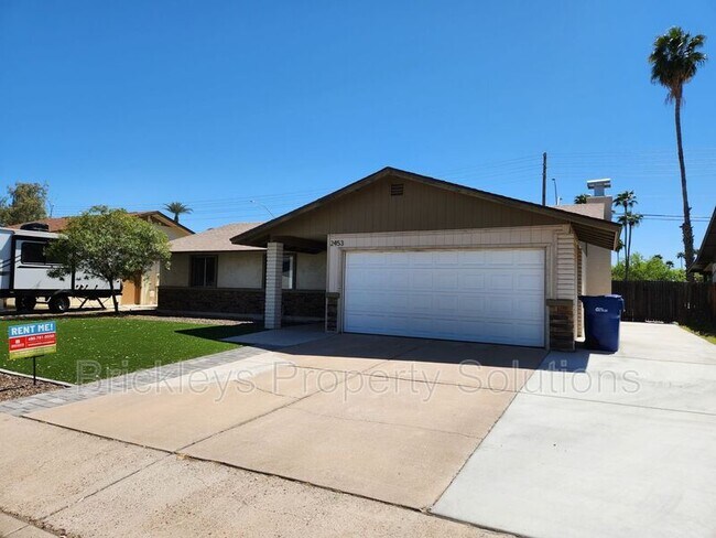 Building Photo - 2453 E Jacinto Ave