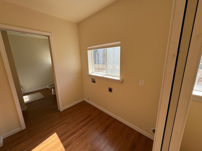 Building Photo - 2 Bedroom Cottage in Corvallis!