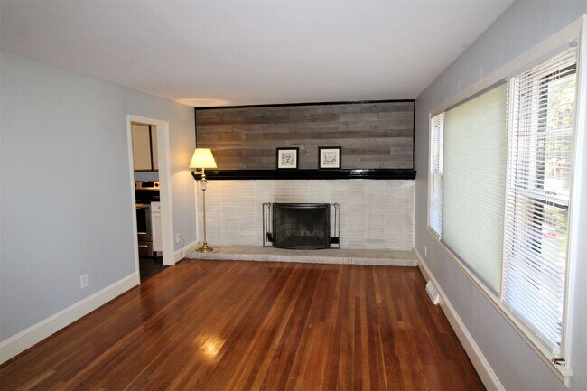 Foto del edificio - 2 bedroom Ranch with Fenced in Back Yard!!