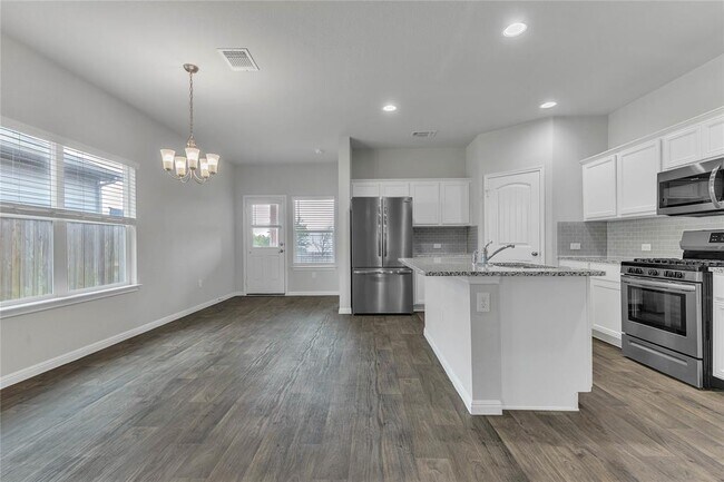 Foto del edificio - 3311 Brywood Dr