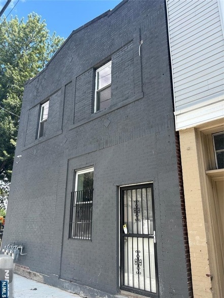 Building Photo - 172 N Main St