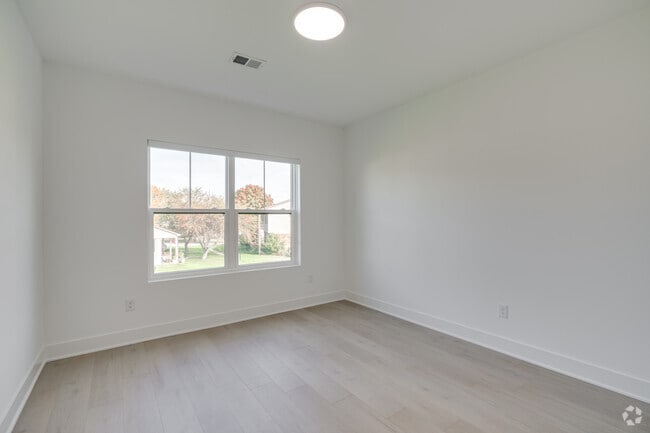 2BR, 2BA - 1,029SF - The Avalon - Bedroom - The Enclave