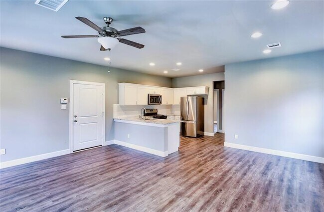 Foto del edificio - Lovely 2Bed 2Bath Single Family Home Avail...