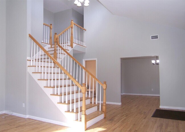 Foto del edificio - 308A Lake Ave S