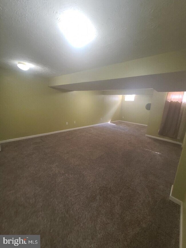 Building Photo - 18 Tamers Ct