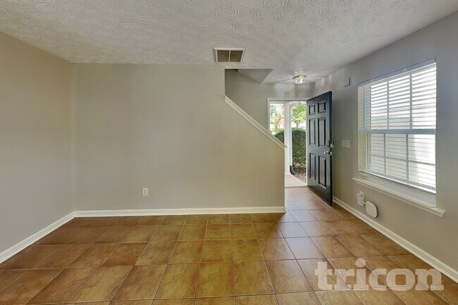 Foto del edificio - 261 Silver Ridge Dr