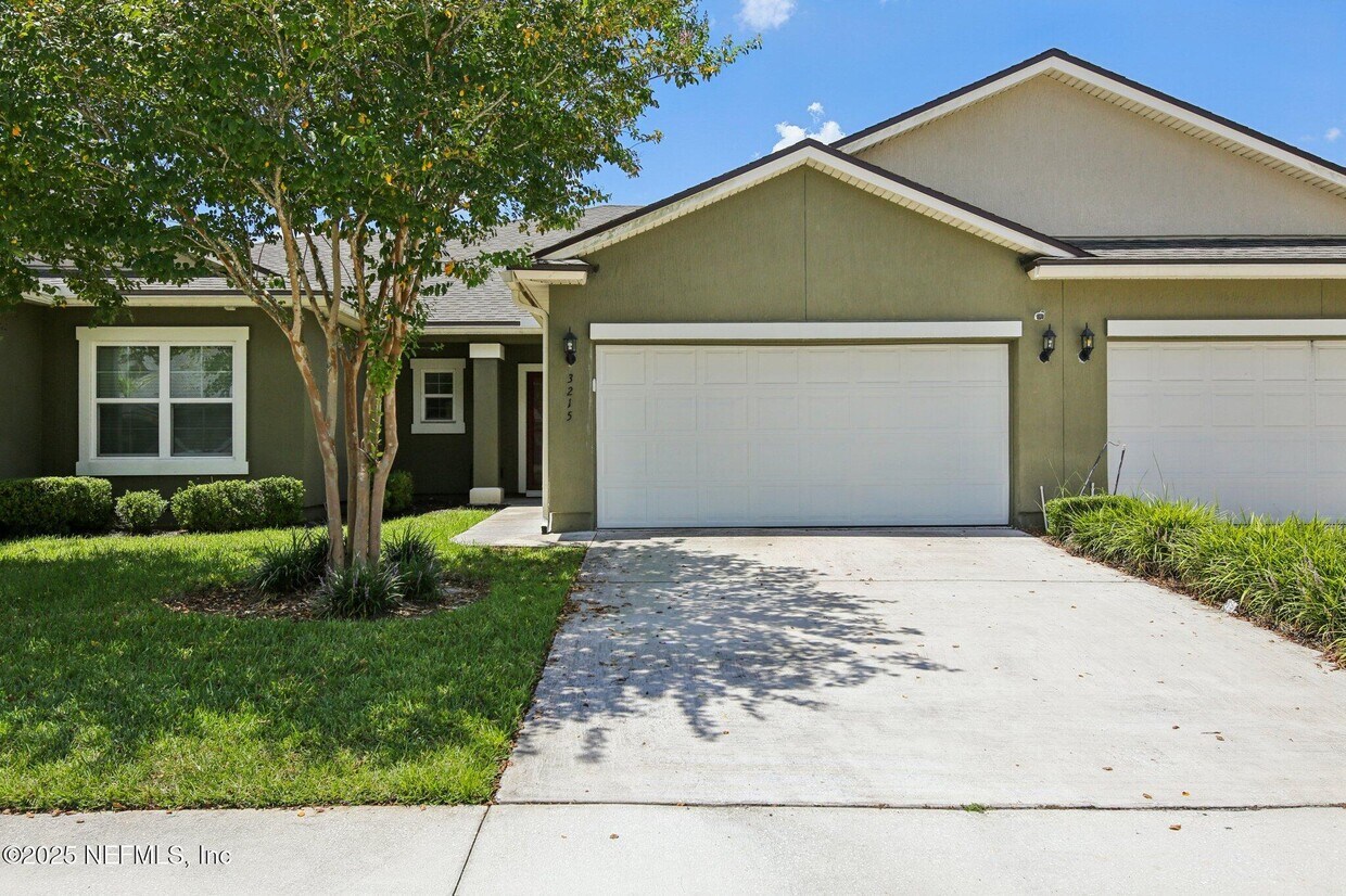 Foto principal - 3215 Chestnut Ridge Way