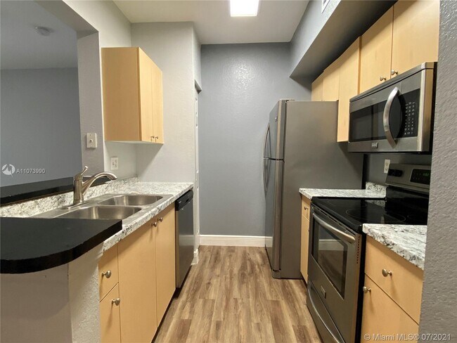 Foto del edificio - 2582 Centergate Dr