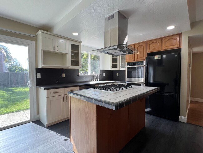 Building Photo - Bright 4 Bedroom 2.5 Bath Home in Milpitas