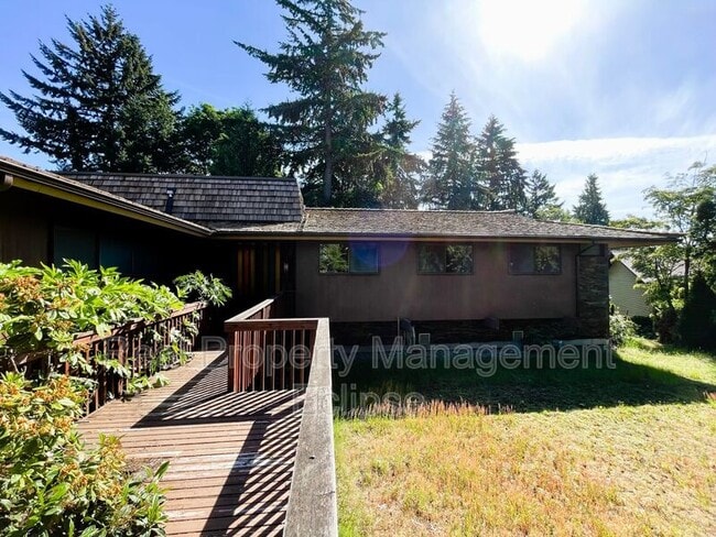 Building Photo - 11105 SE 59th St