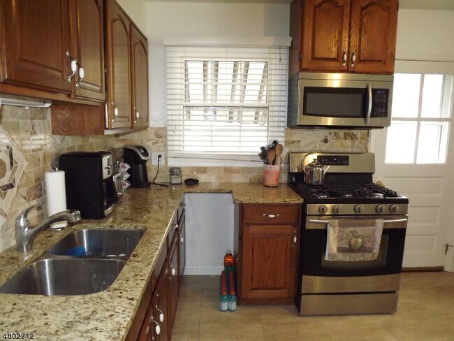 Foto del edificio - 16 Crestwood Ct