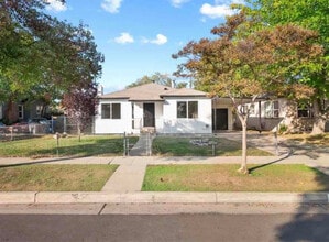 Building Photo - 1528 W Cortland Ave