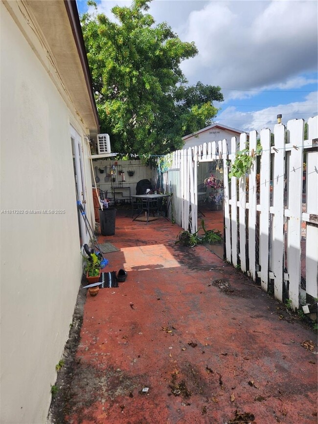 Foto del edificio - 2210 SW 89th Ct