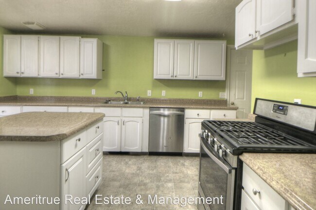 Building Photo - 3 br, 2 bath House - 275 N Robinson Avenue