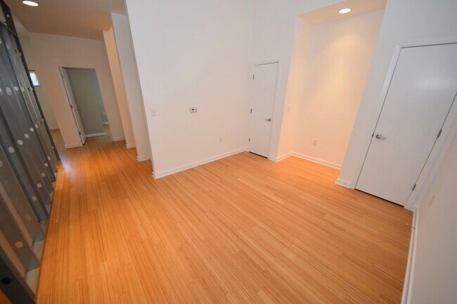 Foto del edificio - 1 bed, 1 bath condo in Cooper Young