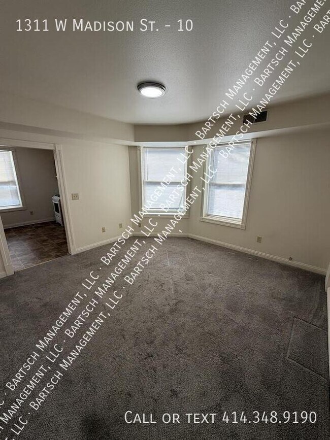 Foto del edificio - 1311 W Madison St