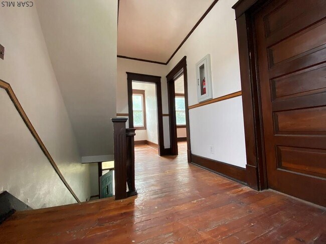 Building Photo - 221 Vaughn St