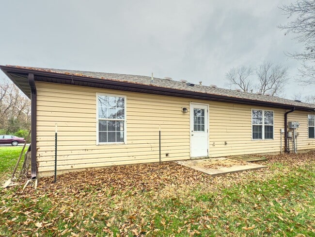 Building Photo - 2563-2563 E Morris Dr