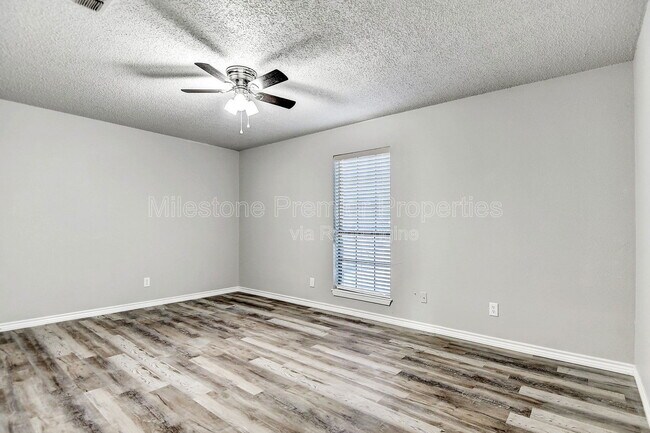 Foto del edificio - 925 Farmington Rd