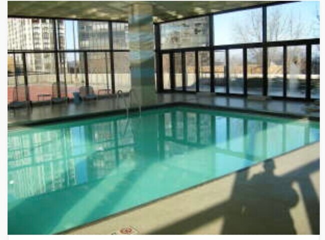 Pool, Gym - 5320 N Sheridan Rd