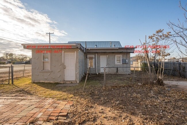 Building Photo - 2 Bed + Office!