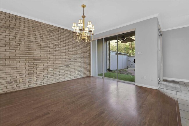 Foto del edificio - 2113 Lake Village Dr