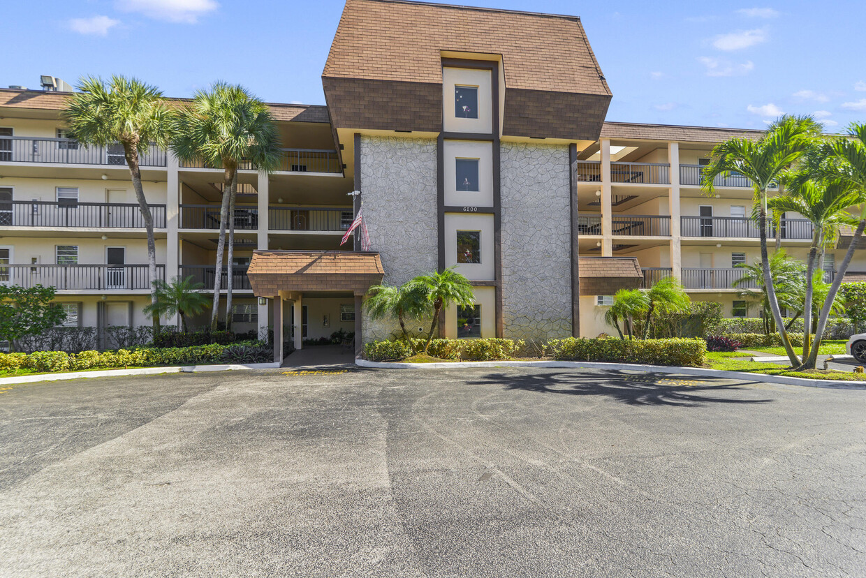 Foto principal - 6200 NW 2nd Ave