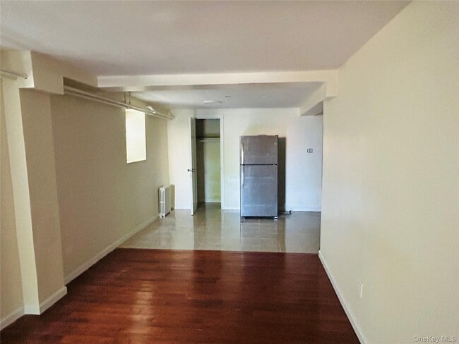 Building Photo - 2910 Tenbroeck Ave