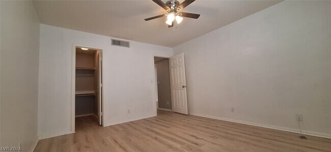 Foto del edificio - 1455 E Katie Ave