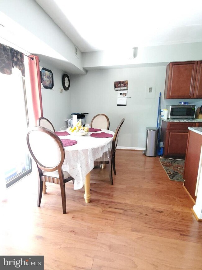 Building Photo - 2321 Freetown Ct