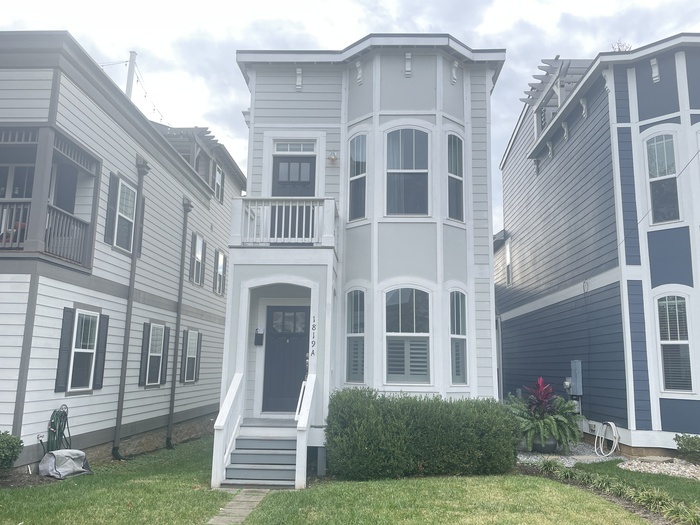 Primary Photo - Germantown home with rooftop deck!