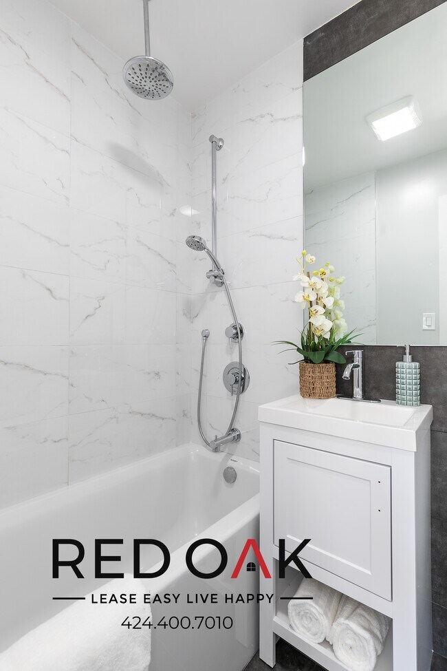 Foto del edificio - ~1 Month FREE~ Incredible One Bedroom Feat...