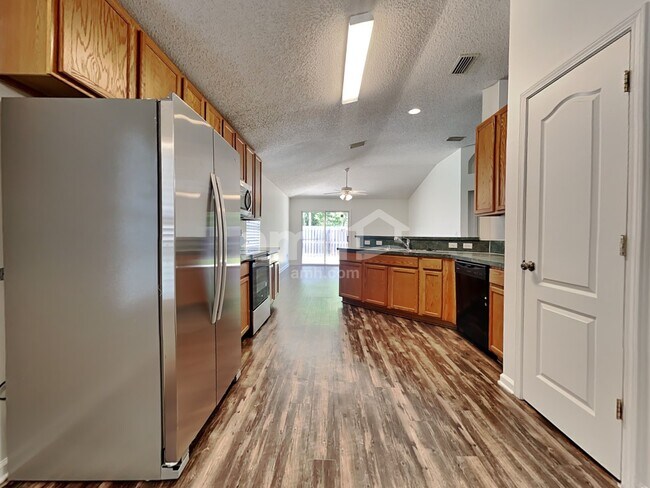 Building Photo - 6701 Southern Oaks Dr