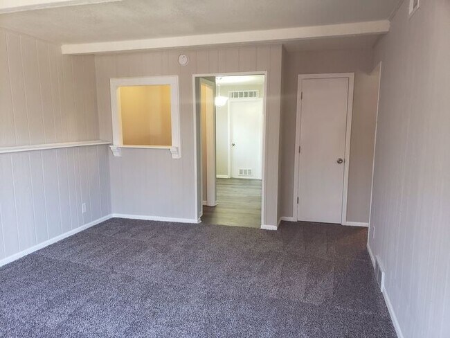 Building Photo - 7014 Woodson Rd