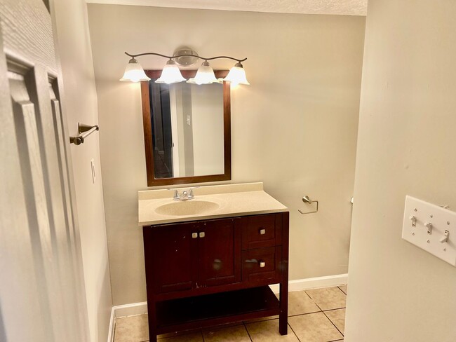 Building Photo - 501 Goodwin Ave