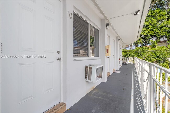 Foto del edificio - 8129 Abbott Ave