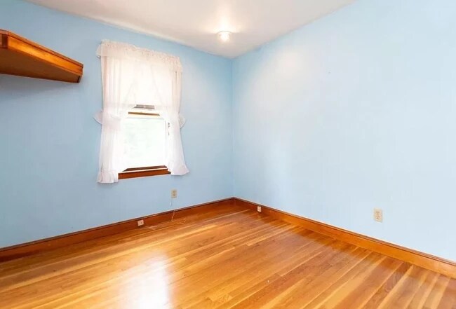 Building Photo - 11 Savin Hill Ct