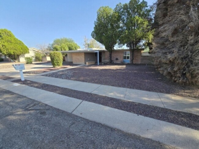 Building Photo - Beautiful Eastside Home
