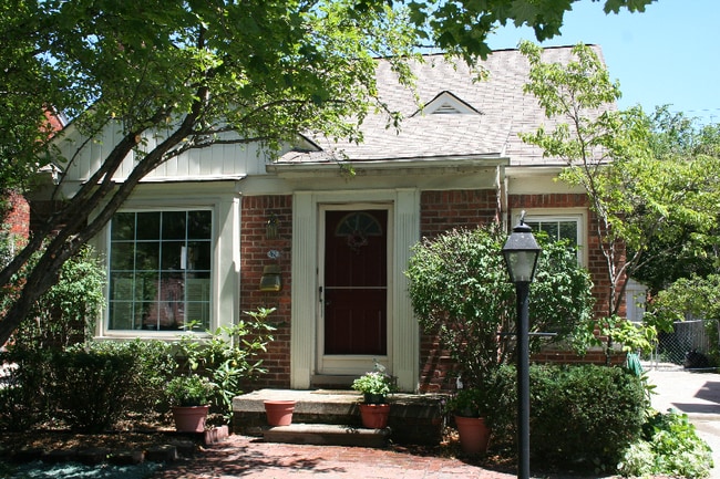 Building Photo - 462 Moran Rd