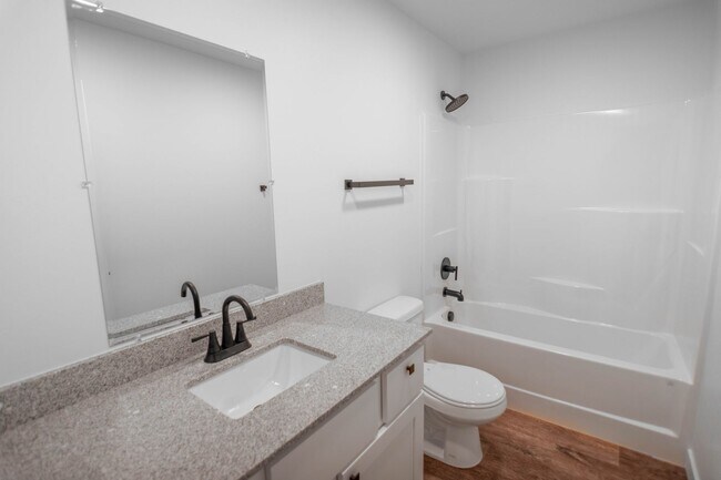 Foto del edificio - UPGRADED PACKAGE Brand New Smart Town Home...