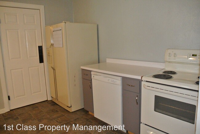 Building Photo - 3 br, 1 bath House - 721 West St